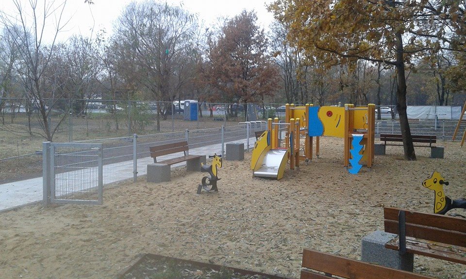 pierwszy publiczny plac zabaw i siłownia zewnętrzna na Zielonym Ursynowie